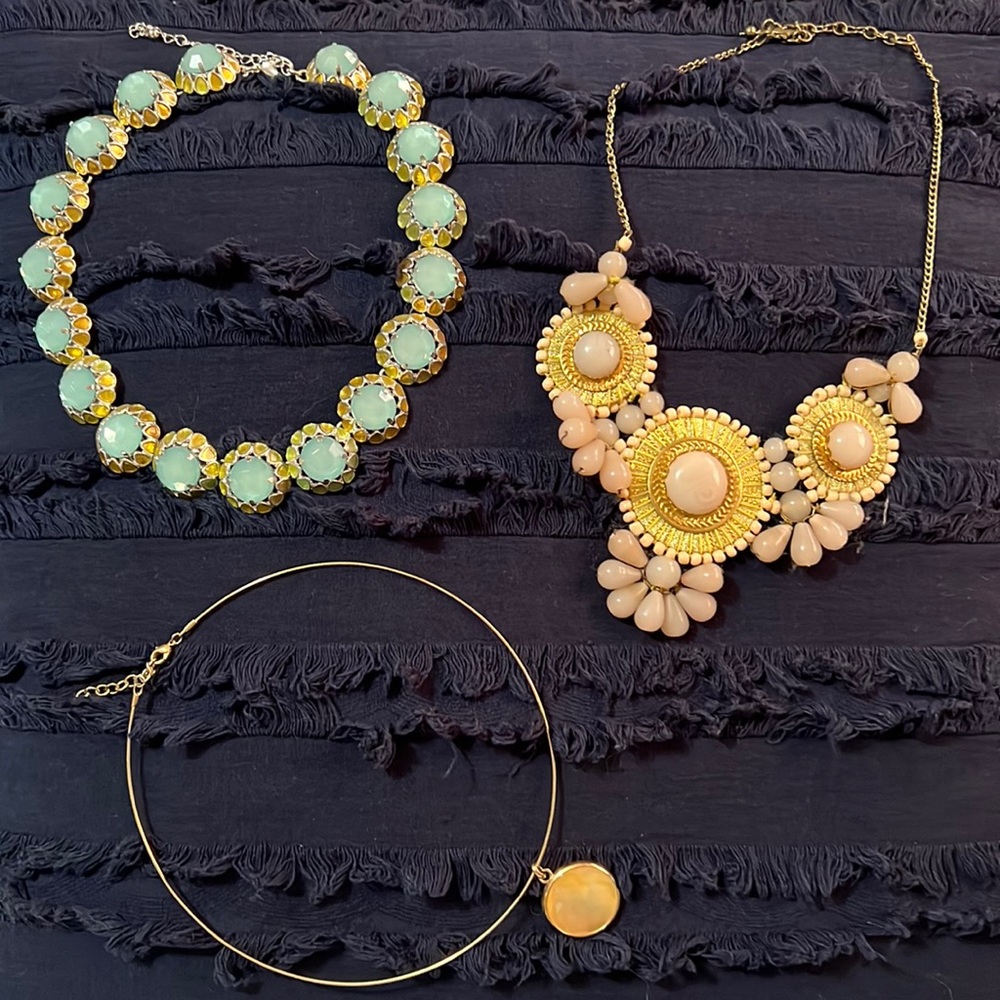 GUC three short necklace lot